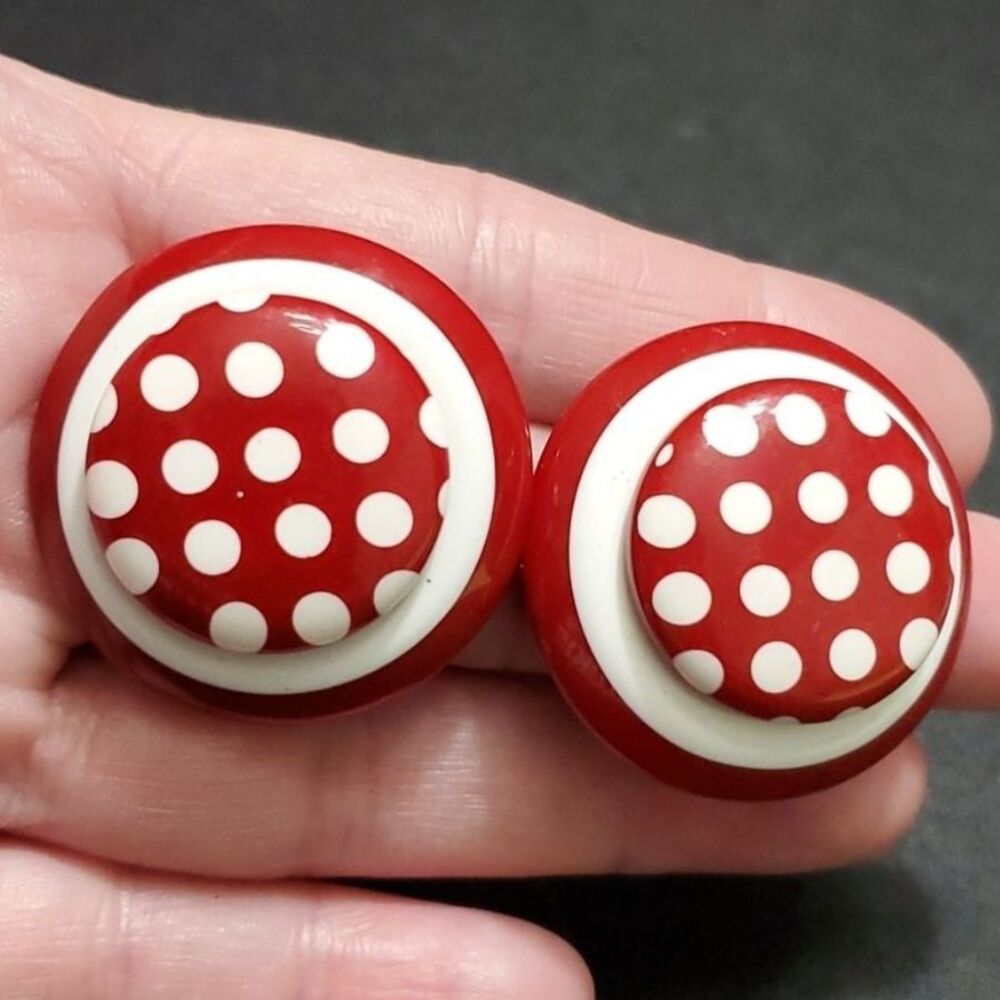 Vintage retro round red and white earrings